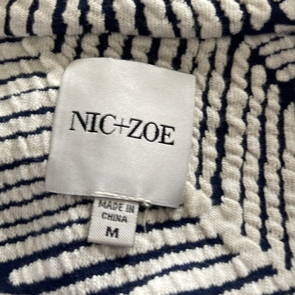 NWT Nic & Zoe - Blue and Off White Patterned Women's Jacket- size M - Picture 3 of 6